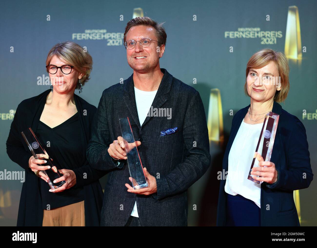 Cologne, Germany. 16th Sep, 2021. Editor Ute Beutler (l-r), director Carl Gierstorfer and producer Antje Boehmert are happy about the award in the category 'Best Documentary Series' for 'Charité intensiv - Station 43' after the German Television Award 2021 ceremony at the Tanzbrunnen. The German Television Award has been presented since 1999 in recognition of outstanding achievements in television. Credit: Marcel Kusch/dpa/Alamy Live News Stock Photo