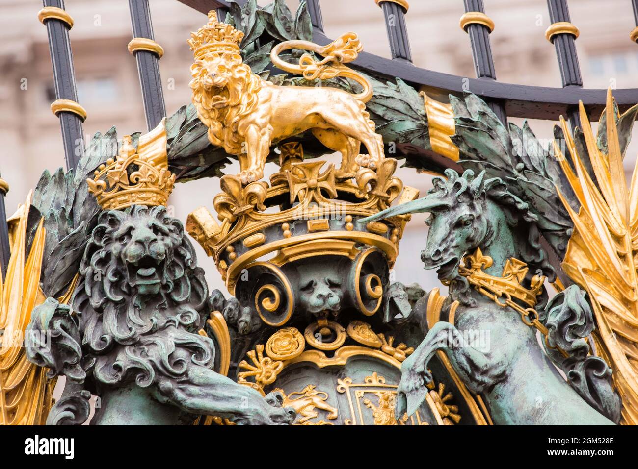Victoria Memorial including a unicorn and lion statue outside of