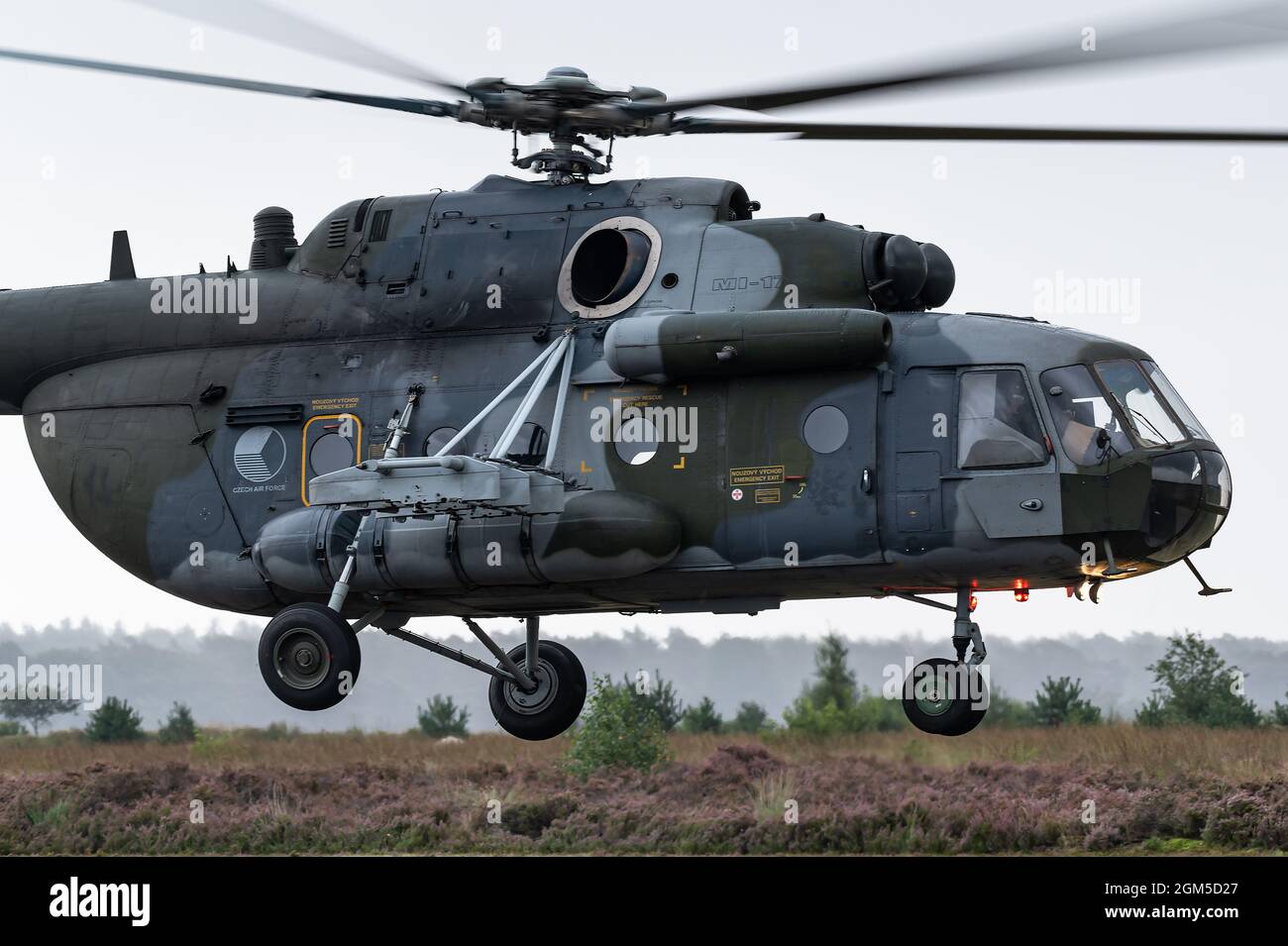 Helicopter mil mi 17 hi-res stock photography and images - Alamy