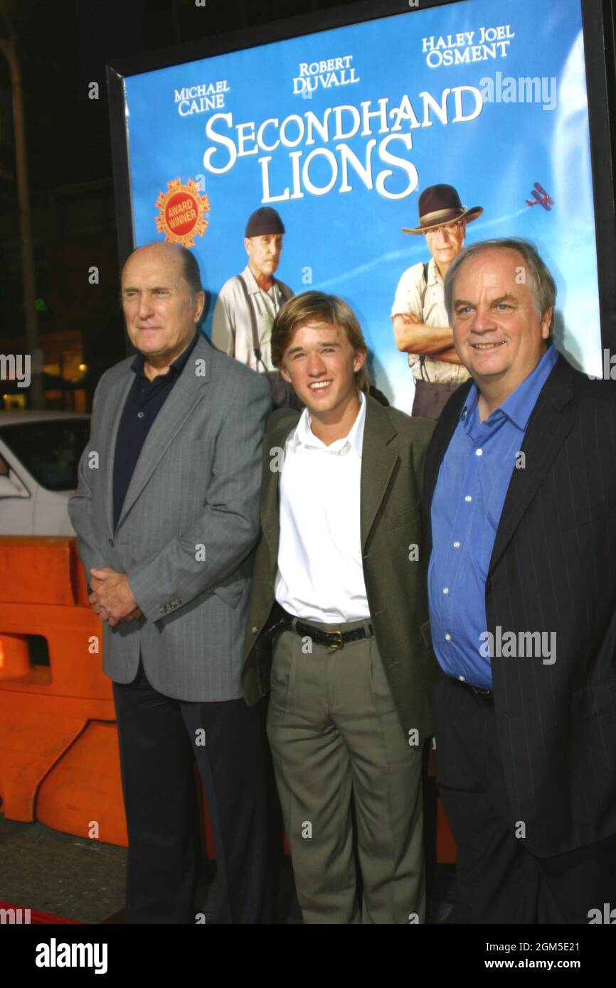 Robert Duvall, Haley Joel Osment, writer/director Tim McCanlies 9/18/03 Secondhand  Lions at Mann National Theatre, Westwood Photo by Izumi  Hasegawa/HNW/PictureLux Stock Photo - Alamy