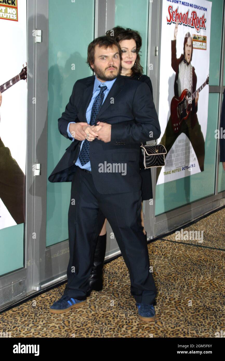 Полюстегі жалаңаш қыздар Әлеуметтік желілердегі XXX бейне