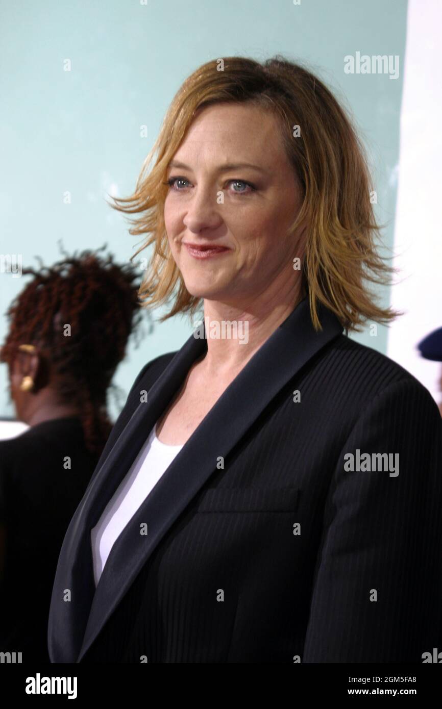 Joan Cusack 09/24/03 SCHOOL OF ROCK at Cinerama Dome Theater, Arclight Cinemas, Hollywood Photo