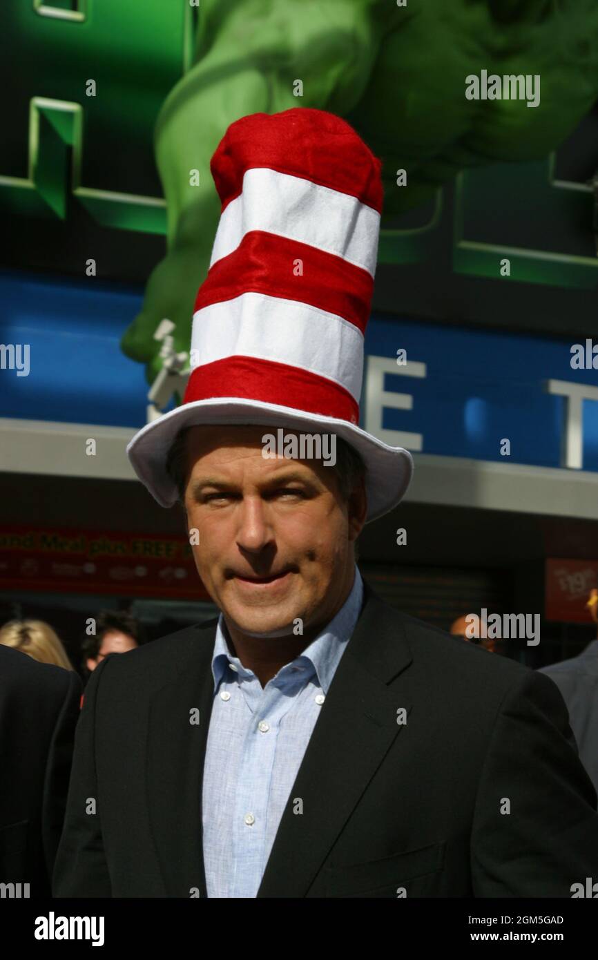 Alec Baldwin 11/08/03 "The Cat in the Hat" Premiere at Universal