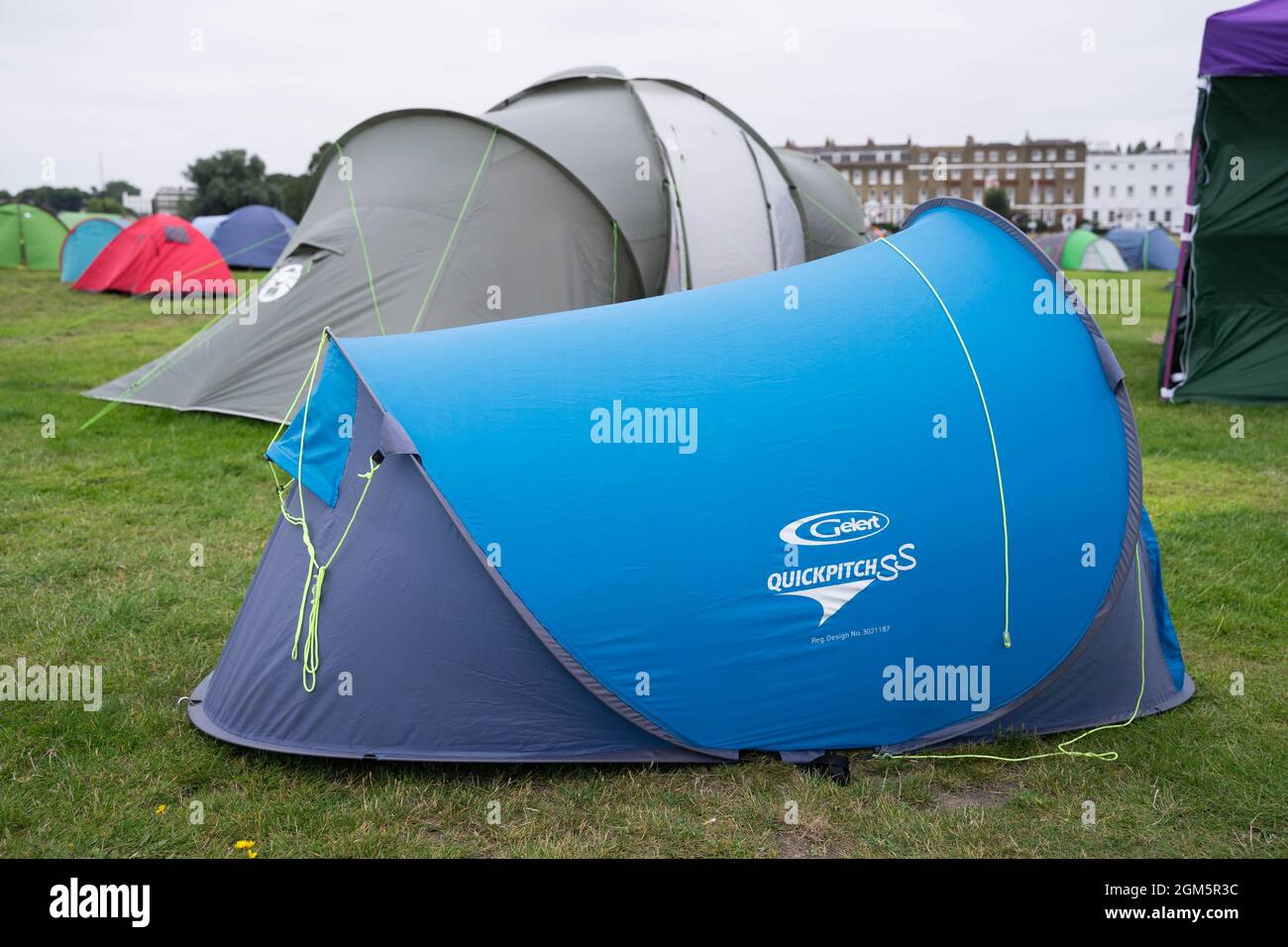 Gelert quick pitch ss hires stock photography and images Alamy