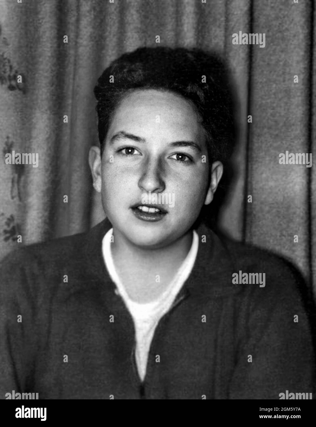 1956 , USA: The celebrated american singer and composer  BOB DYLAN ( born in 24 may 1941 ) when was a young boy aged 15 . In 2016, Dylan was awarded the Nobel Prize in Literature . Unknown photographer. - HISTORY - FOTO STORICHE - personalità da bambino bambini da giovane - personality personalities when was young - INFANZIA - CHILDHOOD - BAMBINO  - BAMBINI - CHILDREN - CHILD - MUSIC - MUSICA - cantante - COMPOSITORE - PREMIO NOBEL PER LA LETTERATURA - PORTRAIT - RITRATTO  --- ARCHIVIO GBB Stock Photo