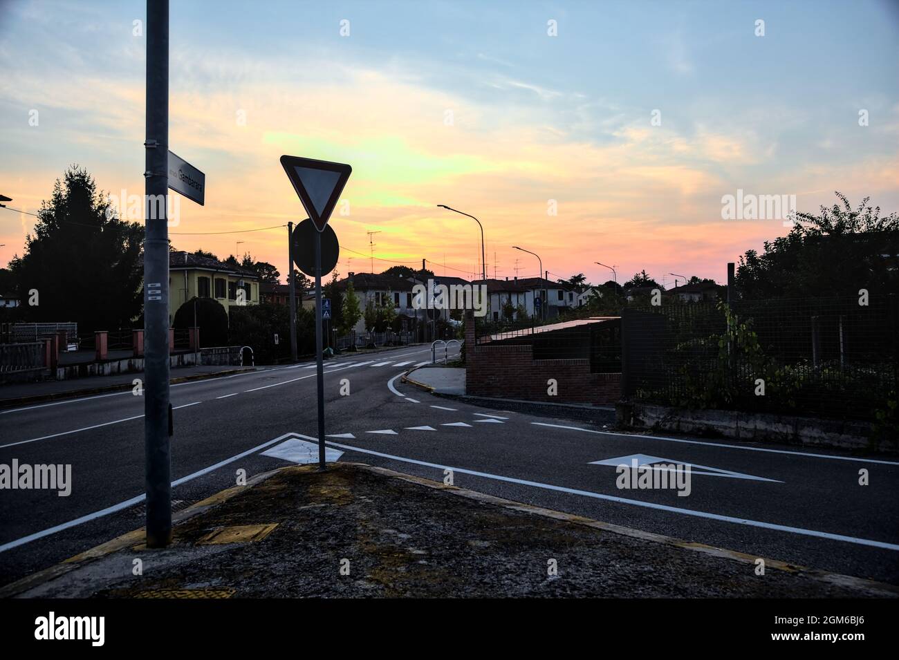 Corssing the street hi-res stock photography and images - Alamy