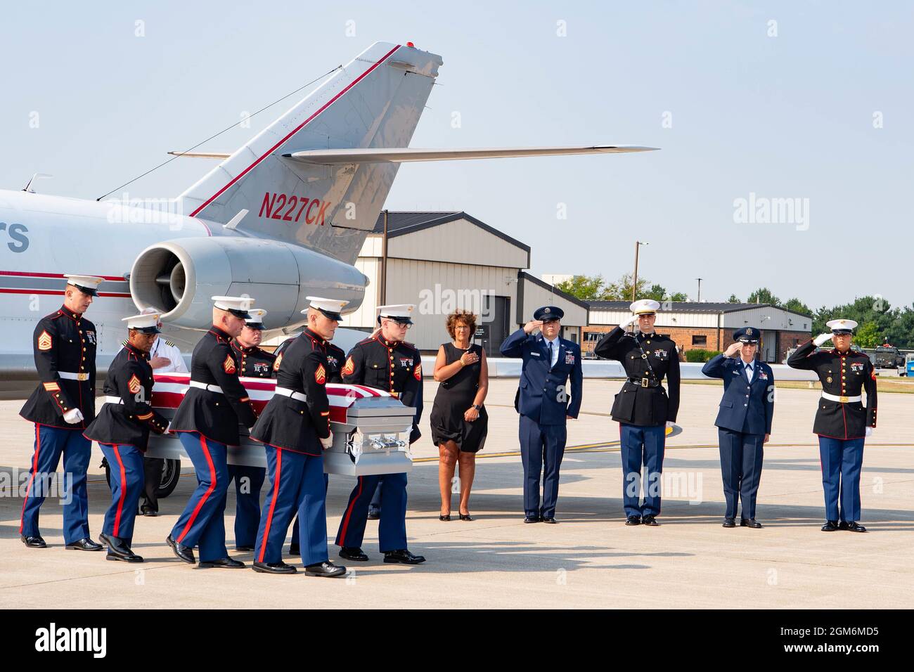 Marines from Detachment 1, Communications Company, Combat Logistics Regiment 45, 4th Marine Logistics Group, render a salute to the casket of U.S. Marine Corps Cpl. Humberto A. Sanchez of Logansport, Indiana, Sept. 12, 2021 at Grissom Air Reserve Base, Indiana. Sanchez was assigned to 2nd Battalion, 1st Marine Regiment, 1st Marine Division, I Marine Expeditionary Force, Camp Pendleton, California. (U.S. Air Force photo by Master Sgt. Benjamin Mota) Stock Photo