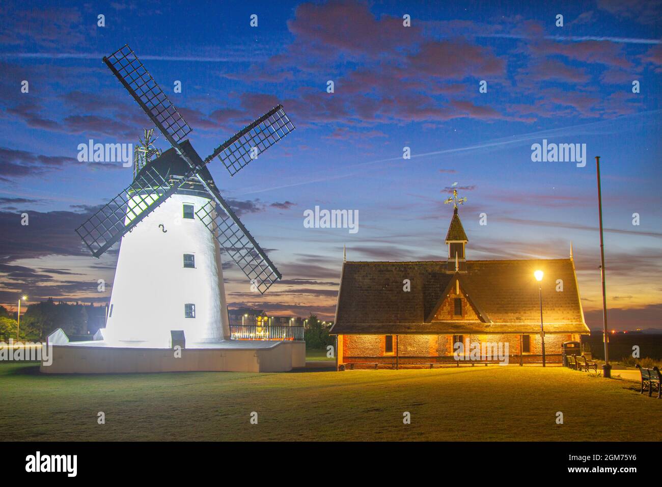 Lytham St Annes. UK Weather: 17th September 2021. UK Weather: Sunny ...
