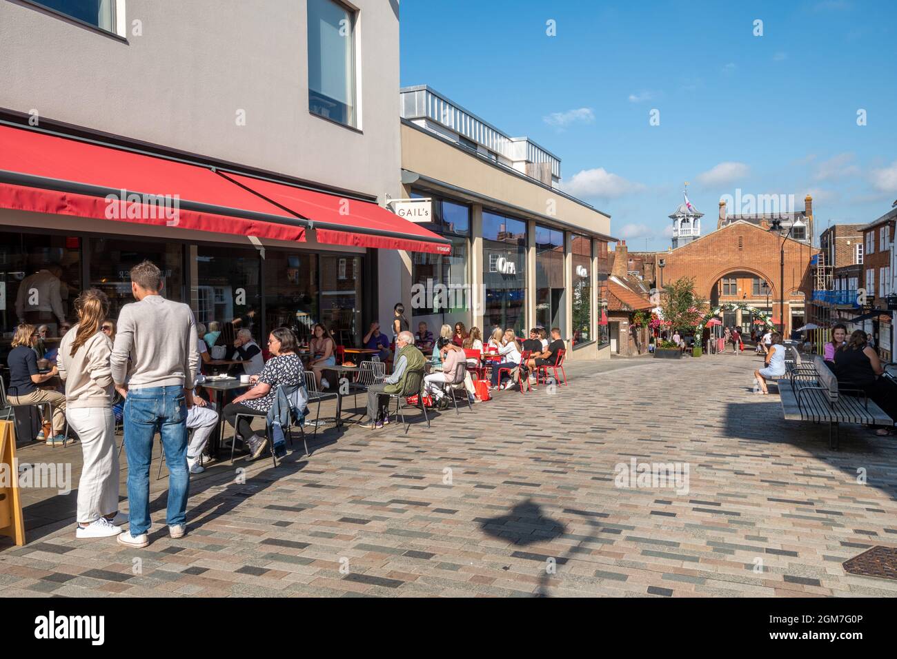View of Tunsgate in Guildford town centre, busy with people eating and drinking outside cafes and bars on a sunny day, Surrey, UK Stock Photo