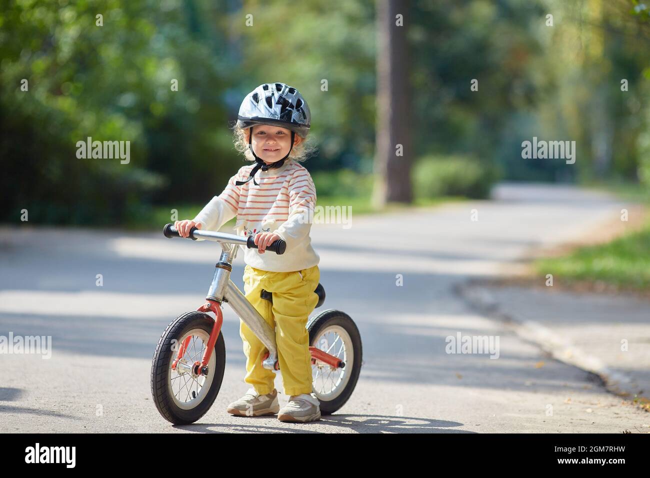 Girl run cycle hi-res stock photography and images - Alamy