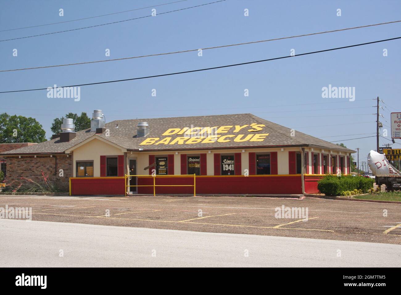 Longview, TX - June 14: Abandoned Dickey's Barbecue restaurant located in Longview, TX Stock Photo