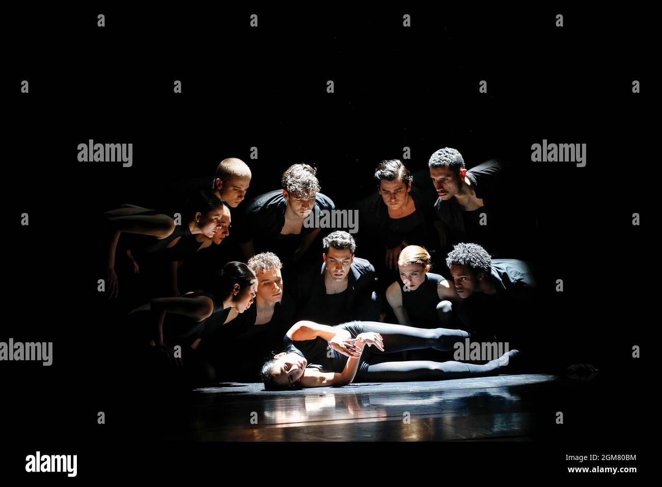 Das Ensemble des Leipziger Ballett im zweiteiligen Ballettabend "Lamento", Bluehende Landschaft, Choreografie Mario Schroeder, Musikalische Leitung Ch Stock Photo