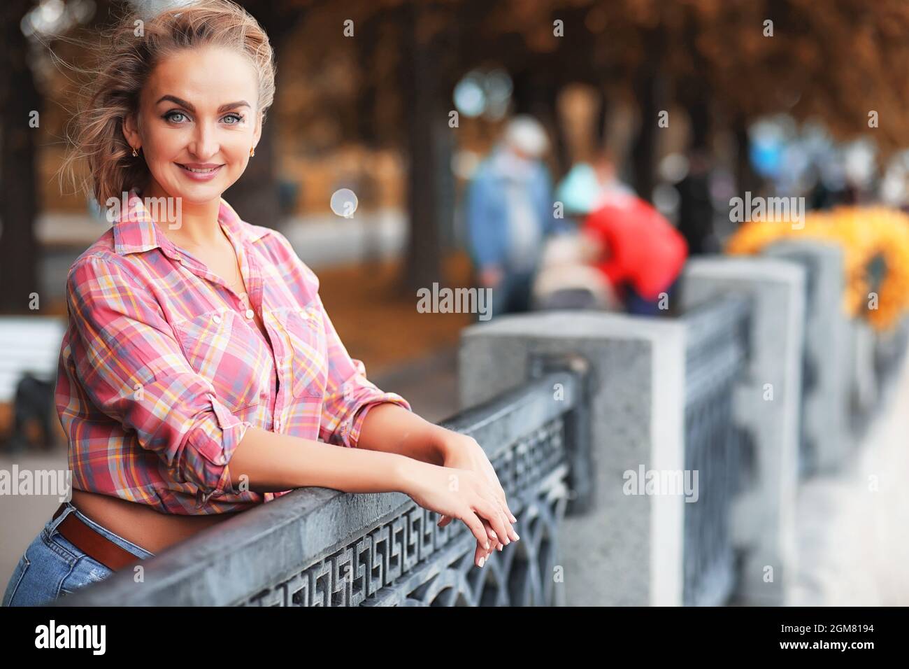 Beautiful girl in the park on a autumn sunny day walk Stock Photo - Alamy