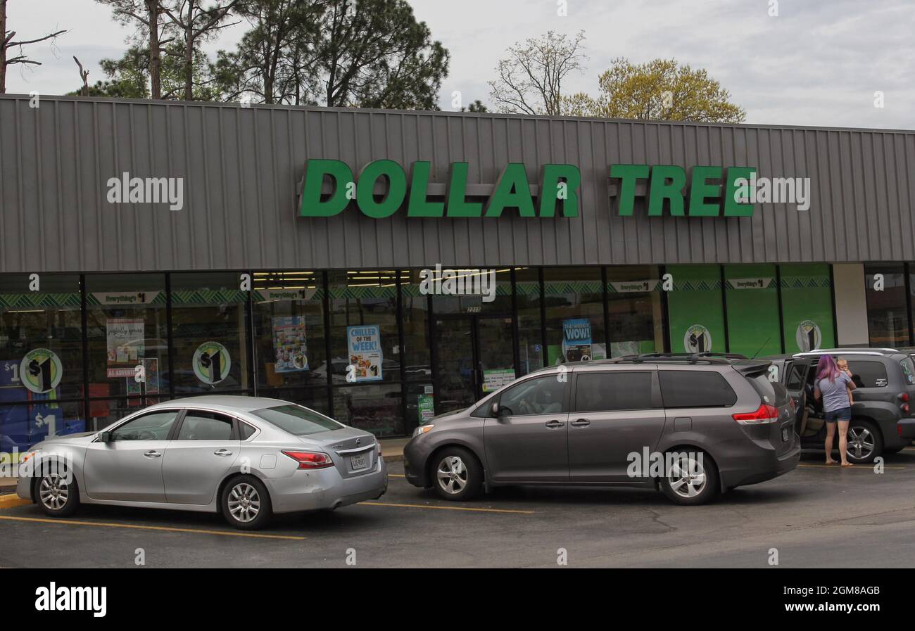 Tyler, TX - March 28, 2019: Dollar Treel Store located on Broadway Ave. in Tyler, TX Stock Photo