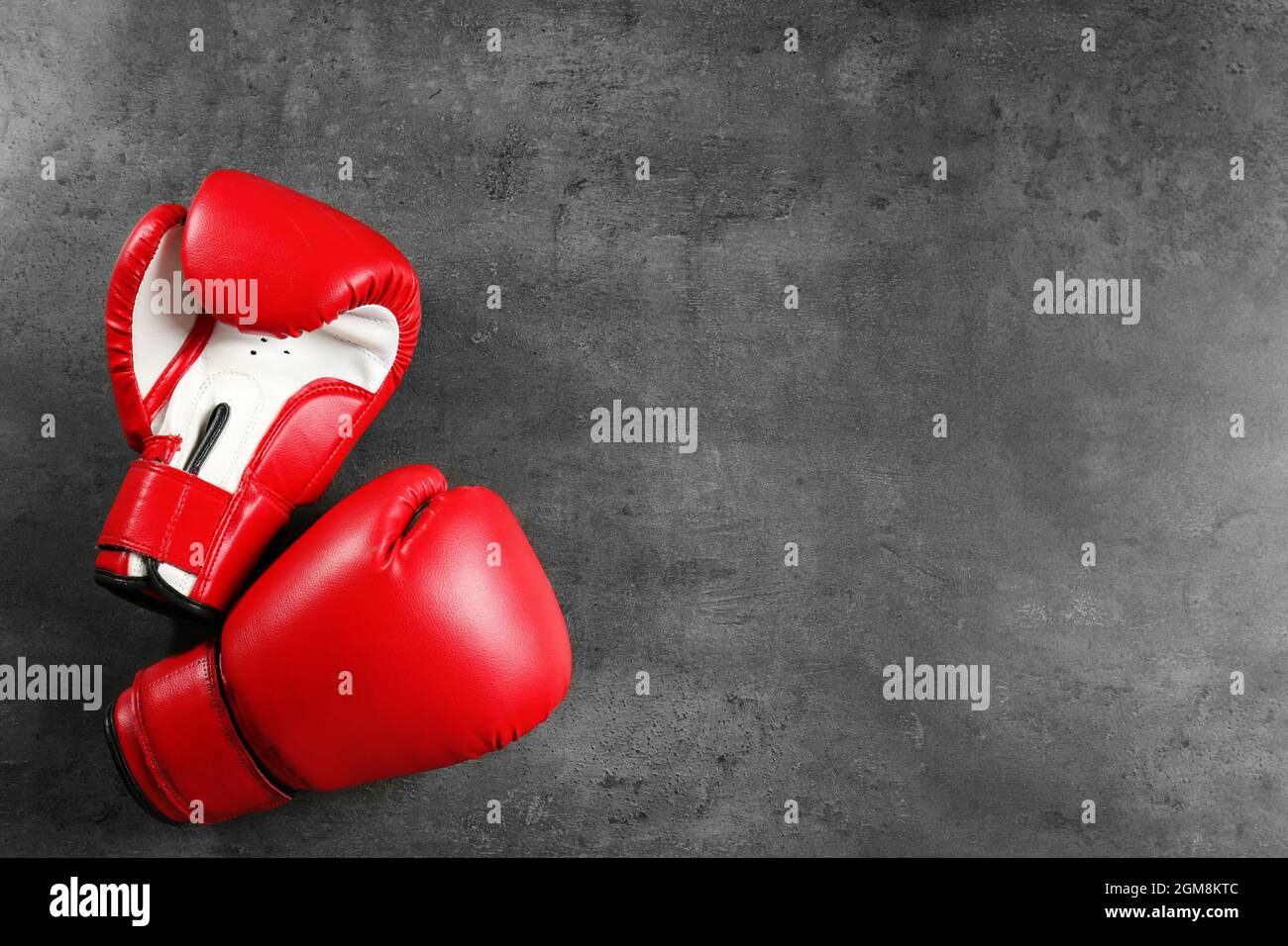 Boxing gloves with blank space for gym exercise plan on grey background. Flat lay composition Stock Photo