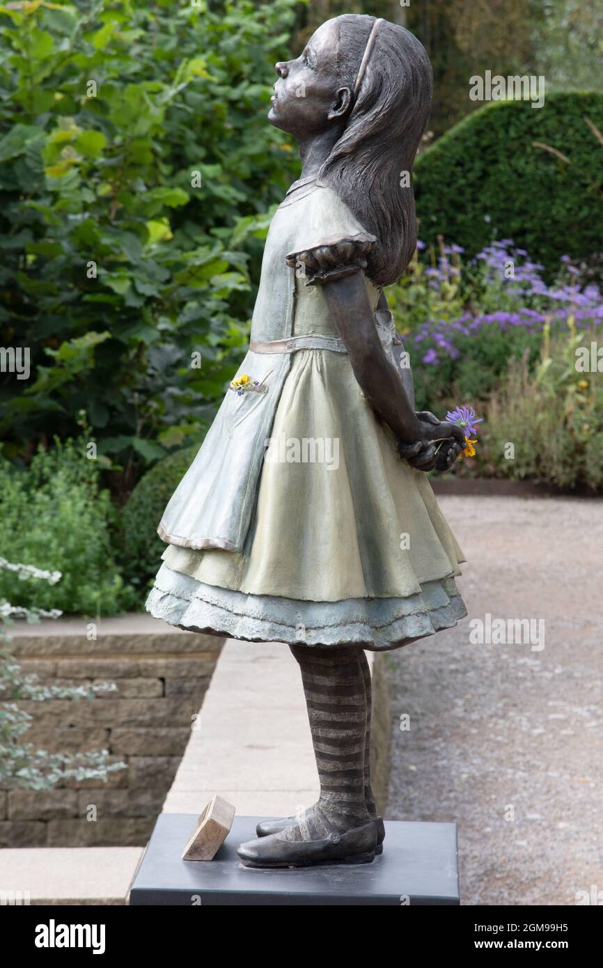 Robert James sculpture Alice in Wonderland Stock Photo