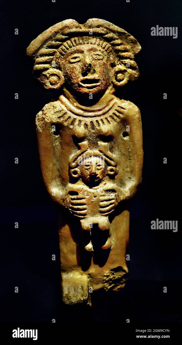 Aztec Mid 14th century woman with baby used for fertility ritual   ( The Aztecs,  Mesoamerican culture, Central Mexico 1300 to 1521 (14th-16th Century), Aztec Empire, Tenochtitlan, city-state of the Mexica , Tenochca, Texcoco, Tlacopan, ) Stock Photo