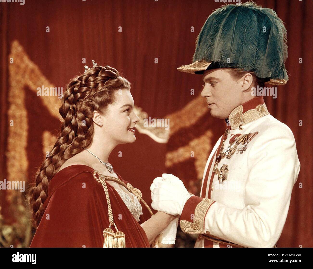 ROMY SCHNEIDER and KARLHEINZ BOHM in SISSI (1955), directed by ERNST MARISCHKA. Credit: ERMA FILM / Album Stock Photo