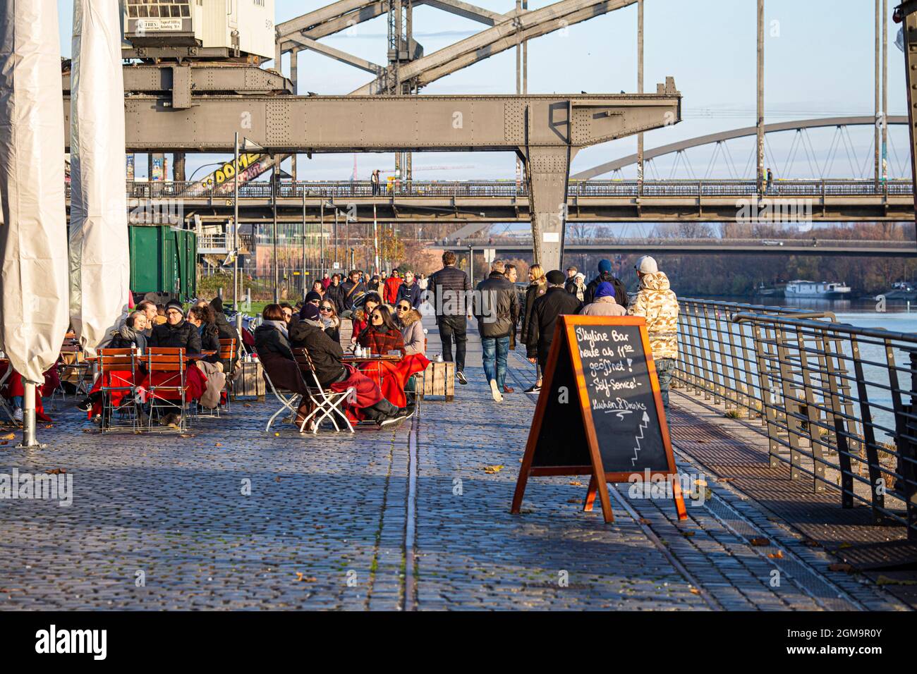 Germany, Hesse, Frankfurt am Main, people sitting outside at the Oosten restaurant at the east harbour. Stock Photo