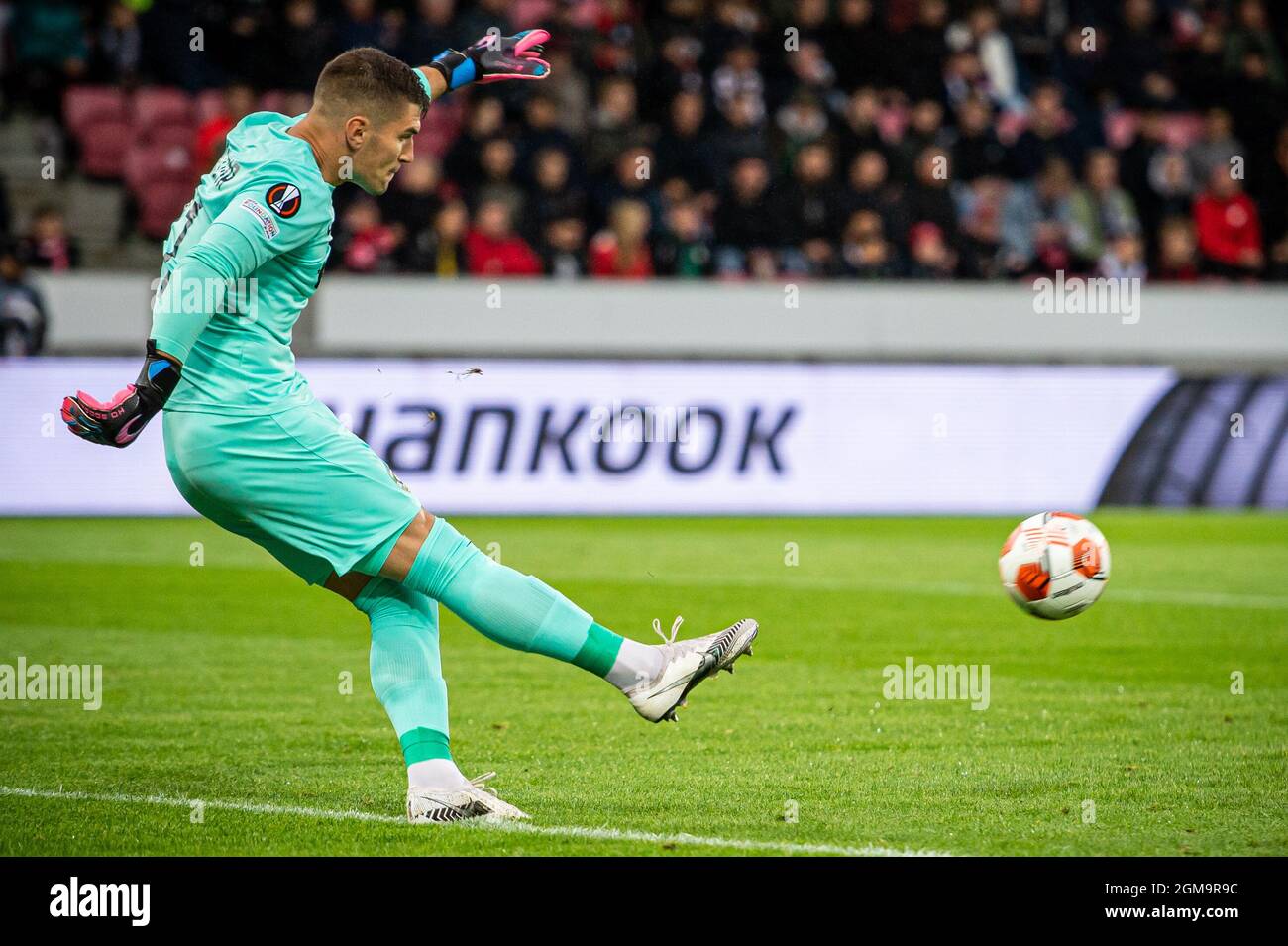 2018-19 Ludogorets Razgrad GK Shirt (L)