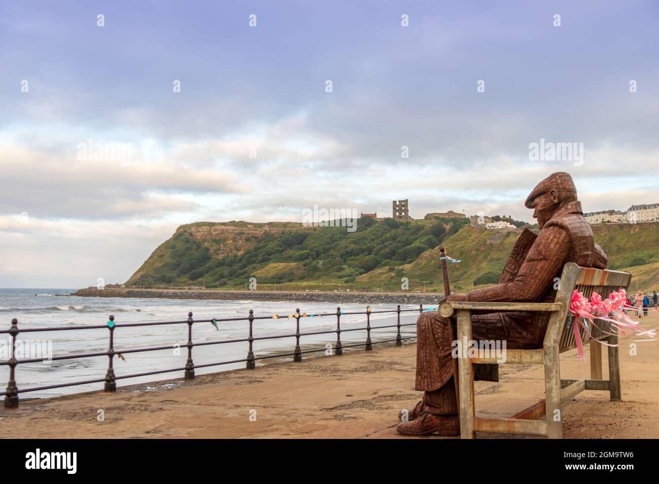 Freddie Gilroy and the Belsen Stragglers much loved statue by sculptor Ray Lonsdale which overlooks North Bay of Scarborough, England. Stock Photo