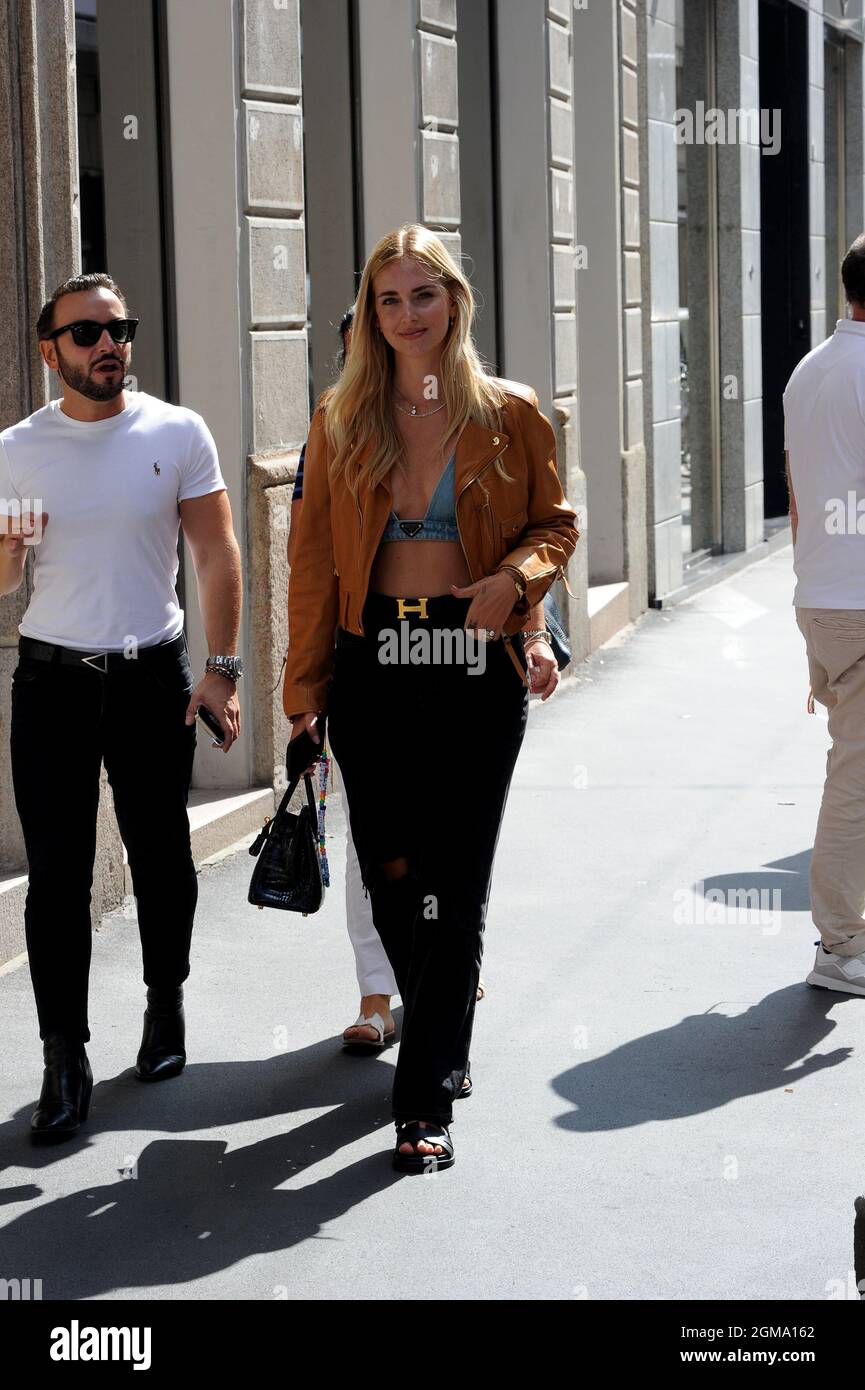 Milan, . 17th Sep, 2021. Milan, 09/17/2021 Chiara Ferragni arrives in the  center to go shopping - The day is hot and she decides to take off her  jacket, practically remaining in