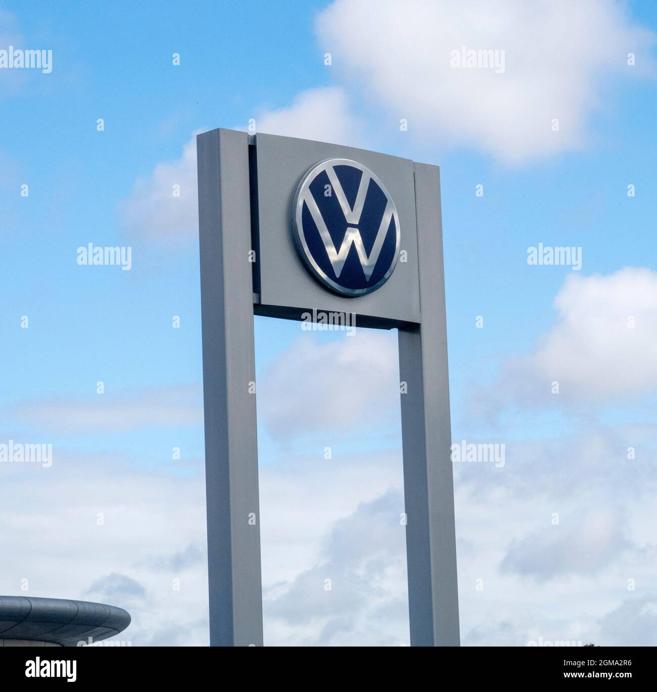 Vw logo sign volkswagen hi-res stock photography and images