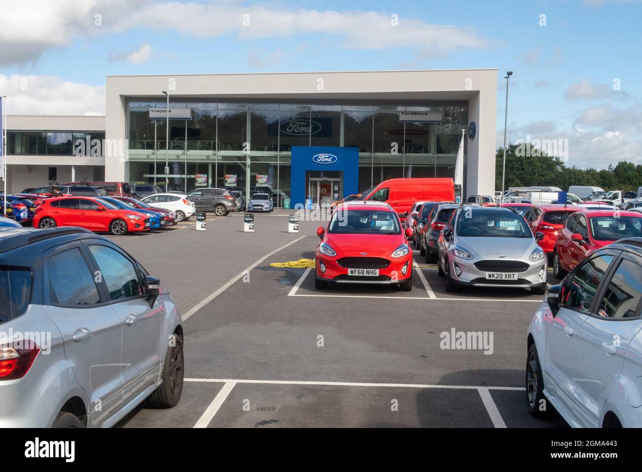 Vospers Ford forecourt and car dealer showroom, Exeter Stock Photo Alamy