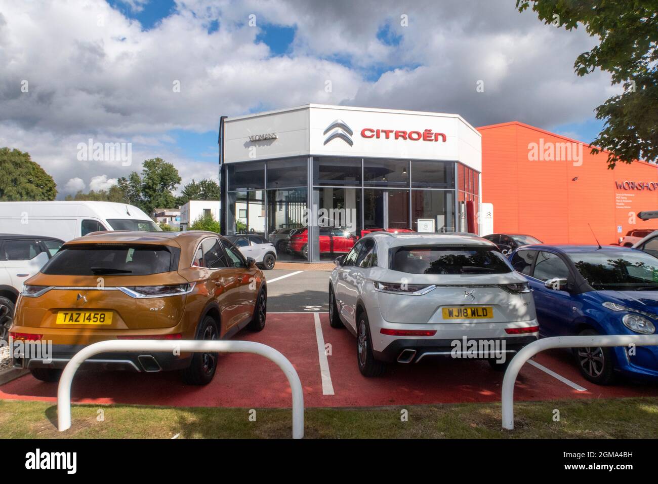 Yeomans Citroen car dealership. Citroen logo and sign outside car dealer showroom, Exeter Stock