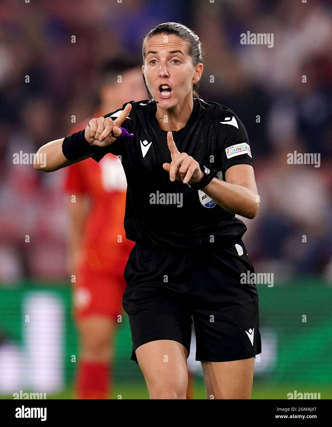 Referee María Dolores Martínez Madrona during the UEFA Qualifier match at St Mary's, Southampton. Picture date: Friday September 17, 2021. See PA story SOCCER England Women. Photo credit should read: John Walton/PA Wire. RESTRICTIONS: Use subject to restrictions. Editorial use only, no commercial use without prior consent from rights holder. Stock Photo
