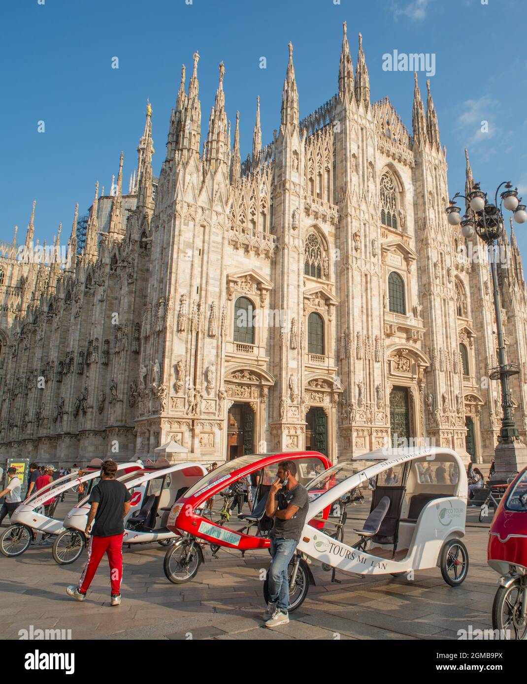 Taxi Milan Hi Res Stock Photography And Images Page 2 Alamy