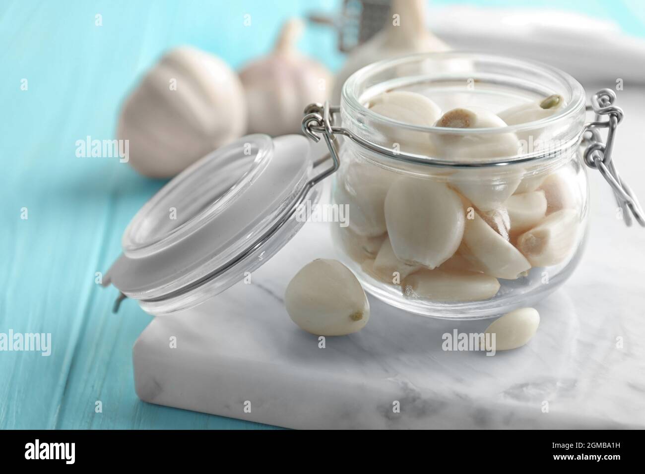 Jar with garlic cloves on board Stock Photo Alamy