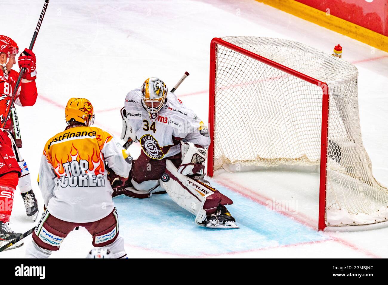 Lausanne, Switzerland. 09th July, 2021. Gauthier Descloux (goalkeeper) of Geneva-Servette Hc is in action during the 5th match of the 2021-2022 Swiss National League Season with the Lausanne Hc and Geneva-Servette Hc (Photo by Eric Dubost/Pacific Press) Credit: Pacific Press Media Production Corp./Alamy Live News Stock Photo