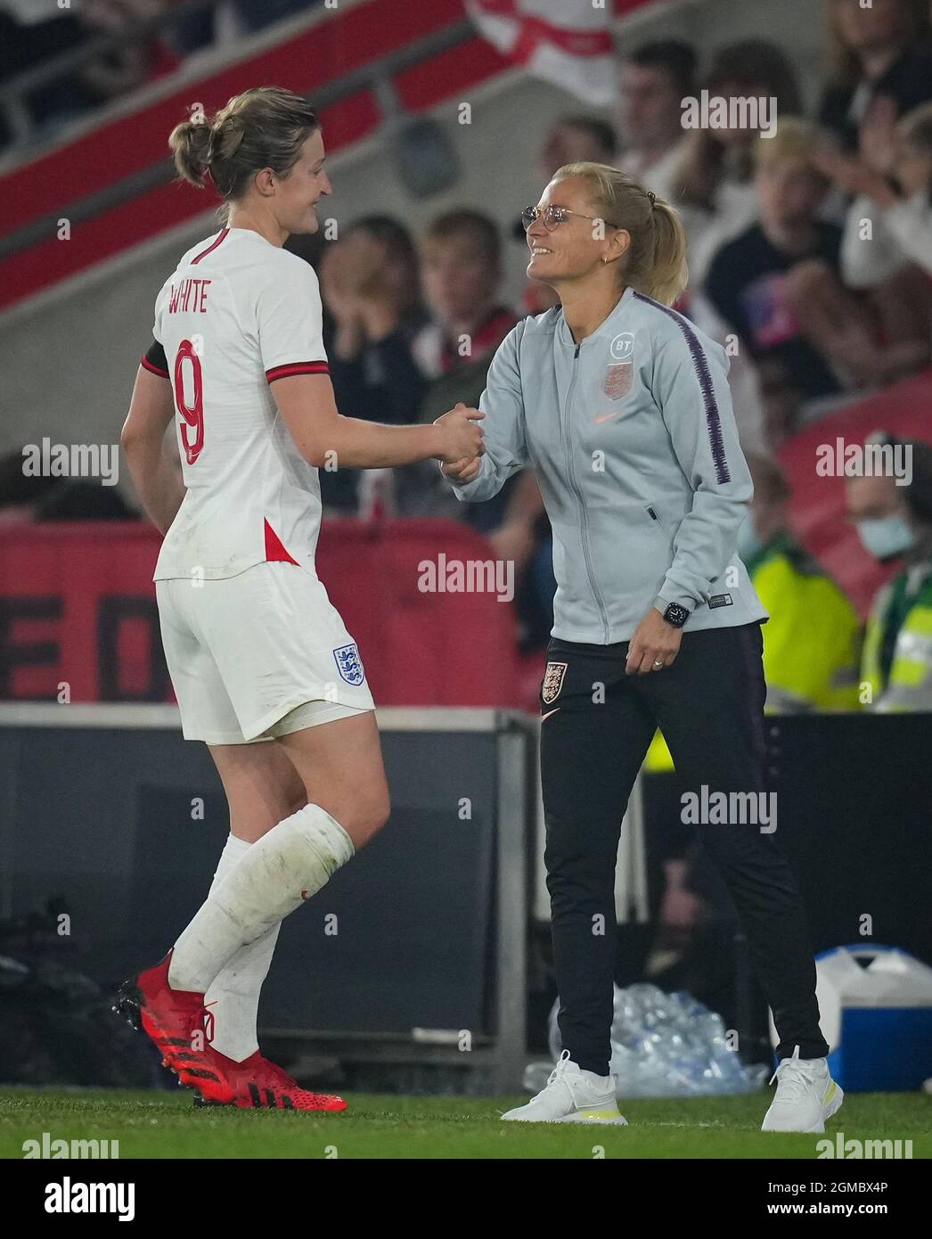 Southampton, UK. 17th Sep, 2021. England head coach (manager) Sarina Petronella Wiegman & Ellen White (Manchester City) of England Women during the Women's World Cup UEFA Qualifier match between England Women and North Macedonia at St Mary's Stadium, Southampton, England on 17 September 2021. Photo by Andy Rowland. Credit: PRiME Media Images/Alamy Live News Stock Photo