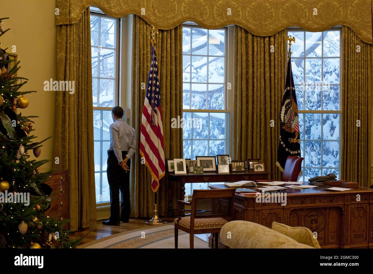 Dec. 19, 2009“We returned from Copenhagen to a huge snowstorm in Washington. At one point, it didn’t even look like we could land at Andrews Air Force Base. Later that day, a Saturday, the President surveyed the snowfall from the Oval Office.” (Official White House photo by Pete Souza)  This official White House photograph is being made available only for publication by news organizations and/or for personal use printing by the subject(s) of the photograph. The photograph may not be manipulated in any way and may not be used in commercial or political materials, advertisements, emails, product Stock Photo