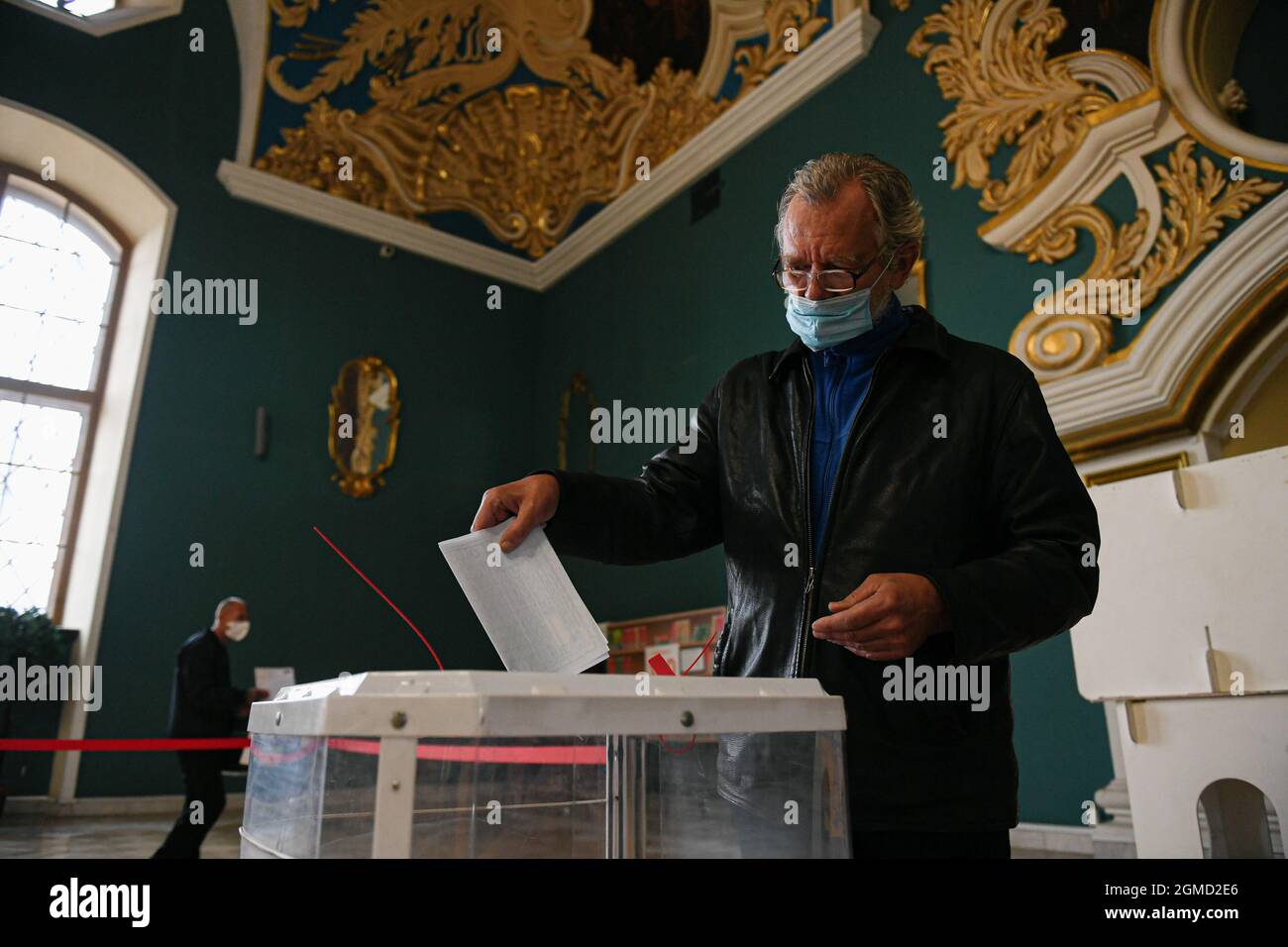 Moscow, Russia. 17th Sep, 2021. A man casts vote at a polling station for the State Duma elections in Moscow, Russia, on Sept. 17, 2021. Russia holds elections for deputies of the State Duma, or the lower house of parliament, on Sept. 17-19. Credit: Evgeny Sinitsyn/Xinhua/Alamy Live News Stock Photo