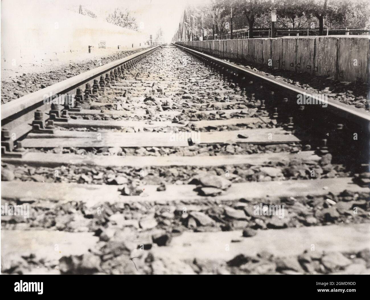 Parallel rails hi-res stock photography and images - Alamy