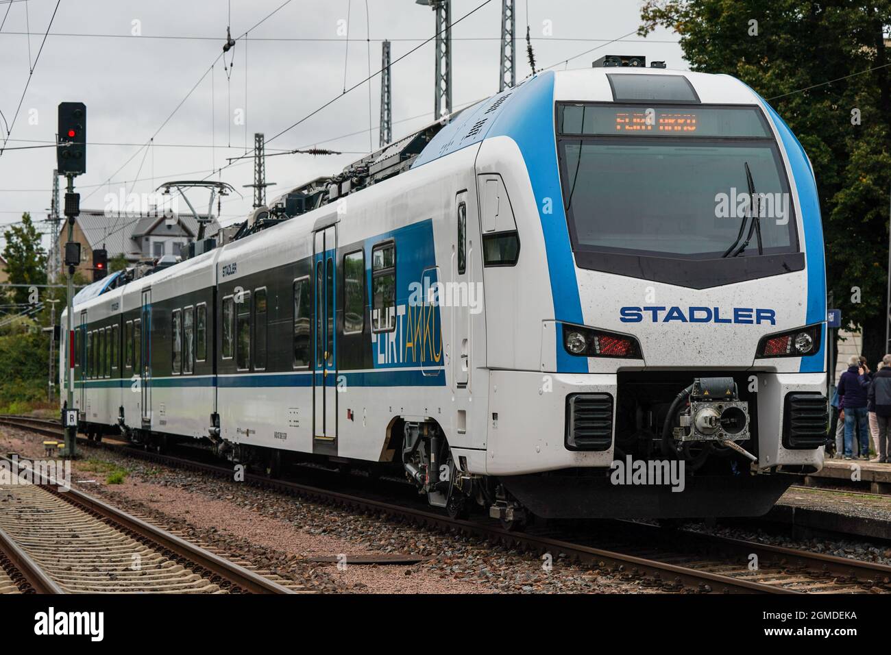Leipzig, Germany. 18th Sep, 2021. 18 September 2021, Saxony, Döbeln: A  battery powered train "Flirt Akku 3-Teiler" of the manufacturer Stadler  stands at the station of Döbeln. The train drove today for