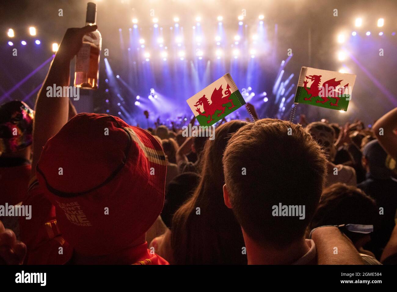 Newport, Isle of Wight, UK, Friday, 17th September 2021 Welsh fans in the crowd as Tom Jones performs live at the Isle of Wight festival Seaclose Park. Credit: DavidJensen / Empics Entertainment / Alamy Live News Stock Photo