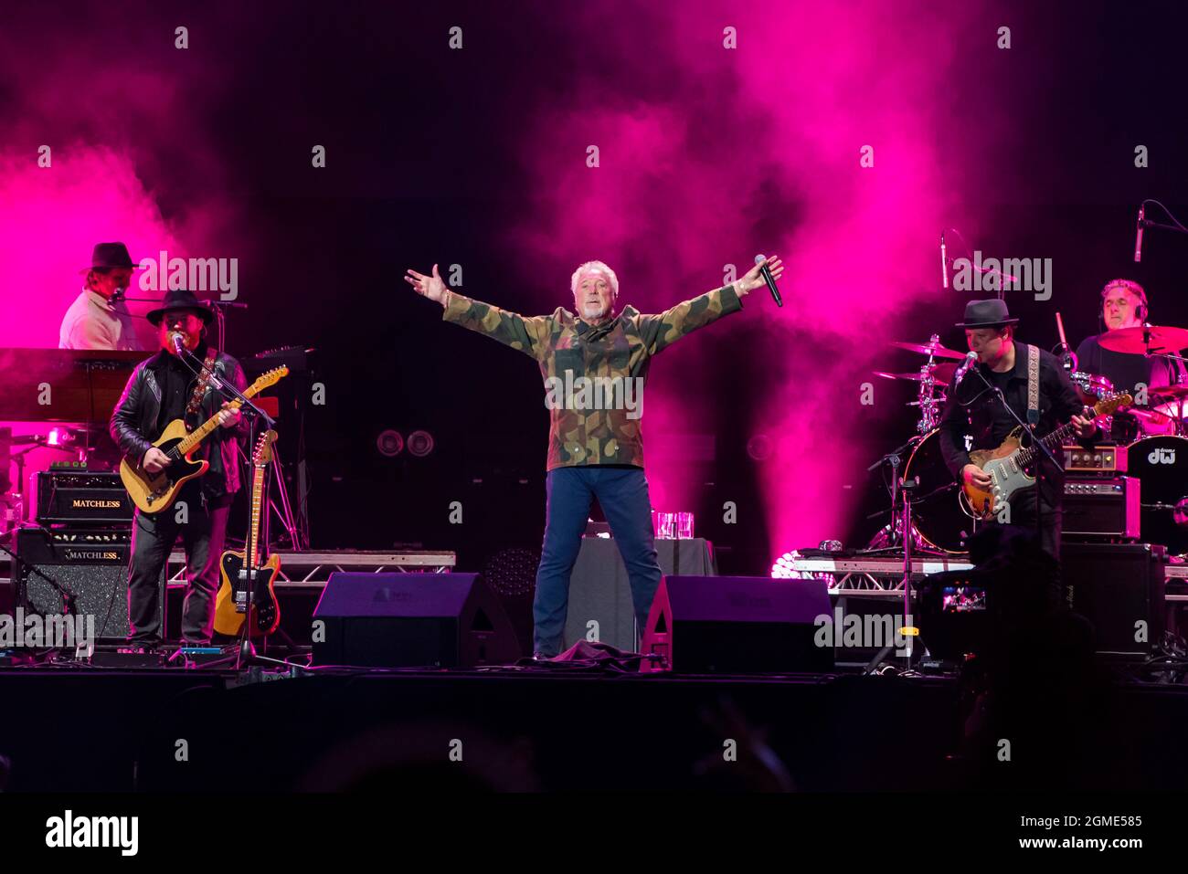 Newport, Isle of Wight, UK, Friday, 17th September 2021 Tom Jones performs live at the Isle of Wight festival Seaclose Park. Credit: DavidJensen / Empics Entertainment / Alamy Live News Stock Photo