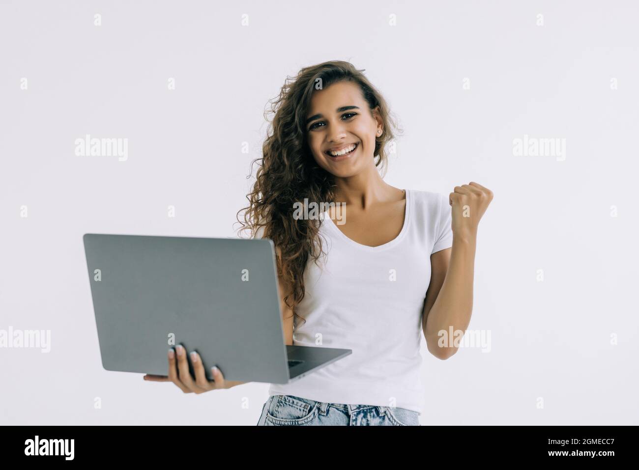 Woman, see a recognise my strength [ South Asian sister ] Laptop Sleeve main image 0