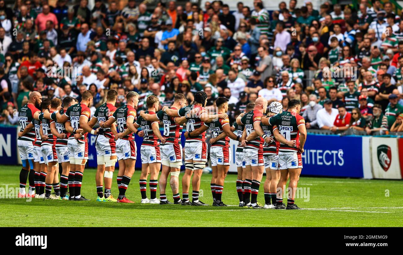 Players and fans observe a minute's silence for the victims of Covid-19, prior to kick off at the Gallagher Premiership match between Leicester Tigers and Exeter Chiefs, at Mattioli Woods Welford Road Stadium, Leicester. Picture date: Saturday September 18, 2021. Stock Photo