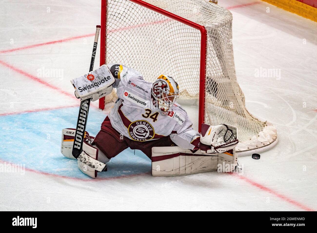 Lausanne Switzerland, 09/17/2021: Gauthier Descloux (goalkeeper) of Geneva-Servette Hc is in action during the 5th match of the 2021-2022 Swiss National League Season with the Lausanne Hc and Geneva-Servette Hc (Photo by Eric Dubost / Pacific Press/Sipa USA) Stock Photo