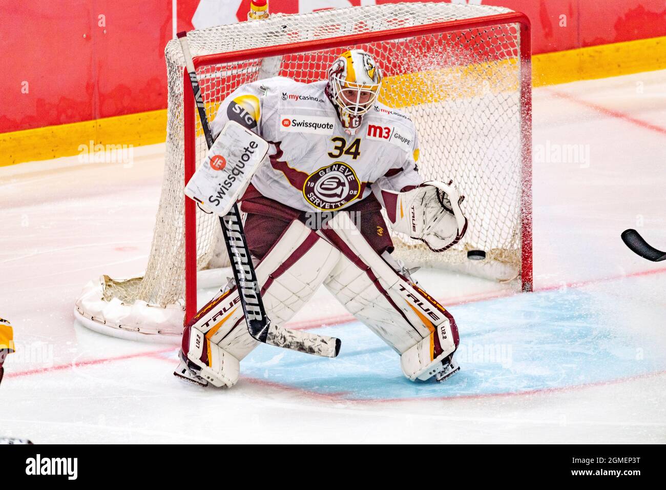Lausanne Switzerland, 09/17/2021: Gauthier Descloux (goalkeeper) of Geneva-Servette Hc is in action during the 5th match of the 2021-2022 Swiss National League Season with the Lausanne Hc and Geneva-Servette Hc (Photo by Eric Dubost / Pacific Press/Sipa USA) Stock Photo