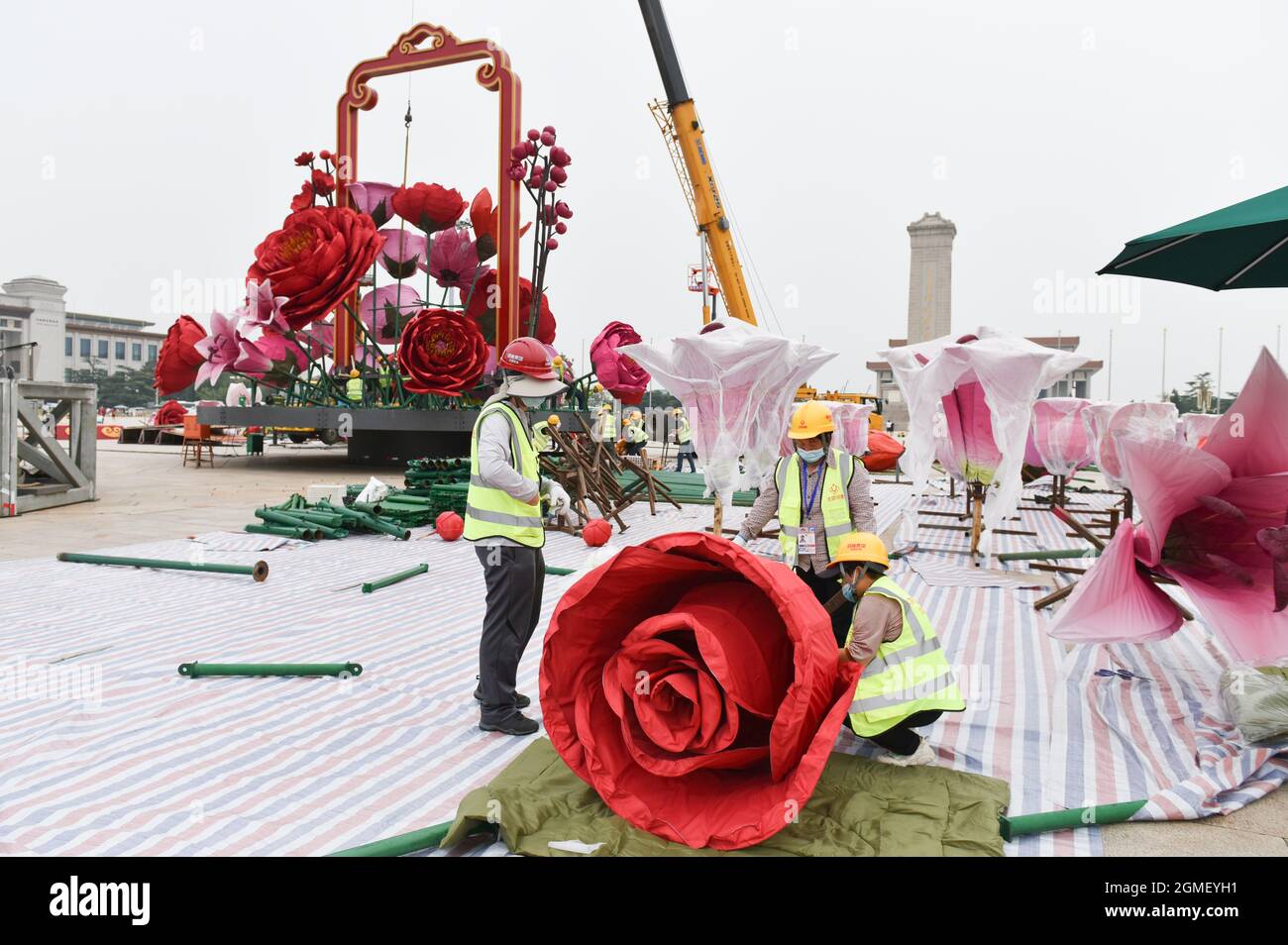 Beijing, China. 18th Sep, 2021. In Beijing's Tiananmen Square, construction workers are seen arranging a flower bed. On October 1 this year, the national day of the people's Republic of China, a flower bed with the theme of 'bless the motherland' will be placed in the center of Tiananmen Square. The top of the flower bed is 18 meters high, with a festive flower basket as the main scene. Credit: SOPA Images Limited/Alamy Live News Stock Photo