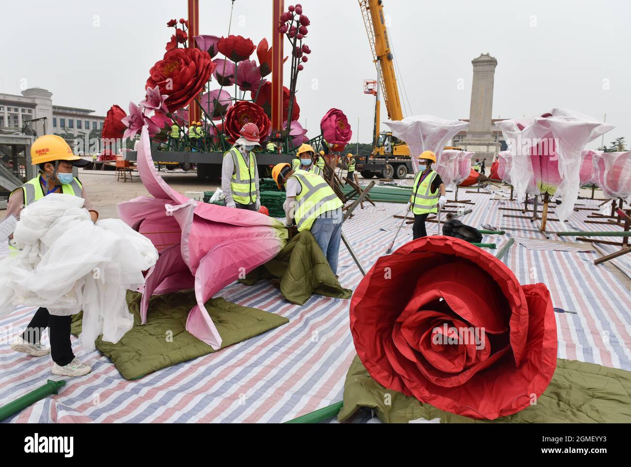 In Beijing's Tiananmen Square, construction workers are seen arranging a flower bed. On October 1 this year, the national day of the people's Republic of China, a flower bed with the theme of 'bless the motherland' will be placed in the center of Tiananmen Square. The top of the flower bed is 18 meters high, with a festive flower basket as the main scene. (Photo by Sheldon Cooper / SOPA Images/Sipa USA) Stock Photo