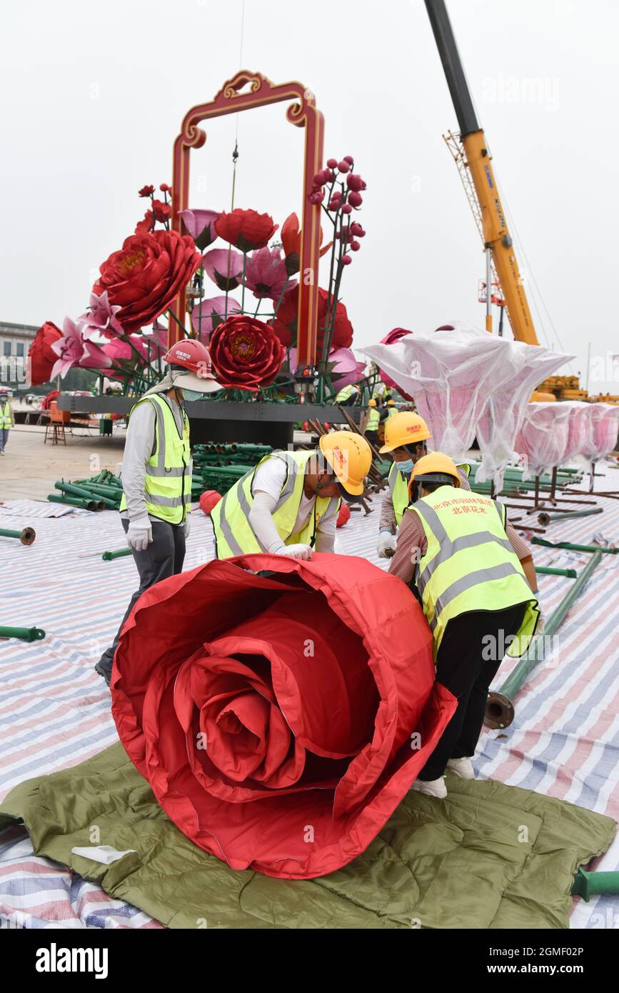 In Beijing's Tiananmen Square, construction workers are seen arranging a flower bed. On October 1 this year, the national day of the people's Republic of China, a flower bed with the theme of 'bless the motherland' will be placed in the center of Tiananmen Square. The top of the flower bed is 18 meters high, with a festive flower basket as the main scene. (Photo by Sheldon Cooper / SOPA Images/Sipa USA) Stock Photo