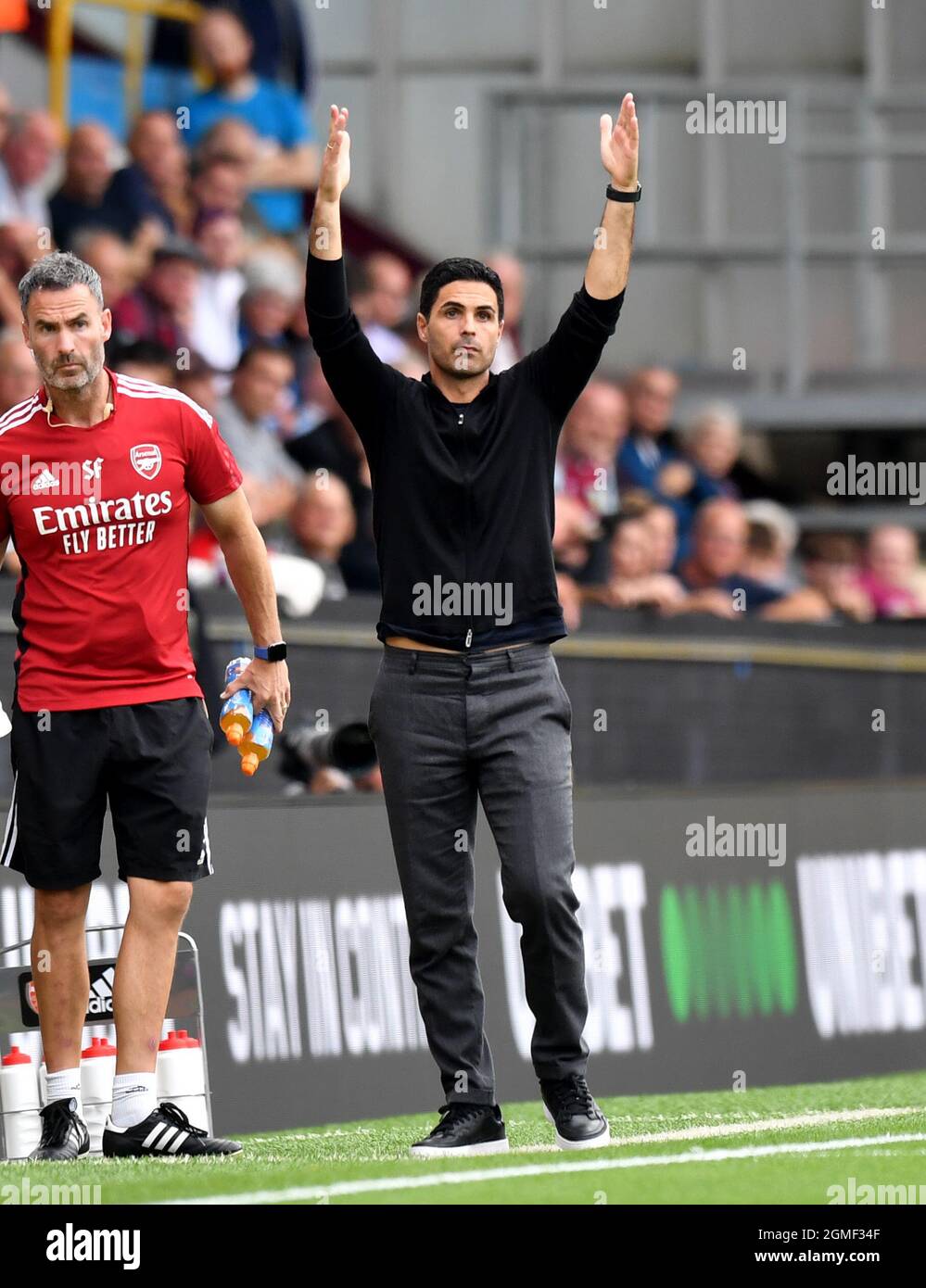 Arsenal manager Mikel Arteta gestures on the touchline during the Premier League match at Turf Moor, Burnley. Picture date: Saturday September 18, 2021. Stock Photo
