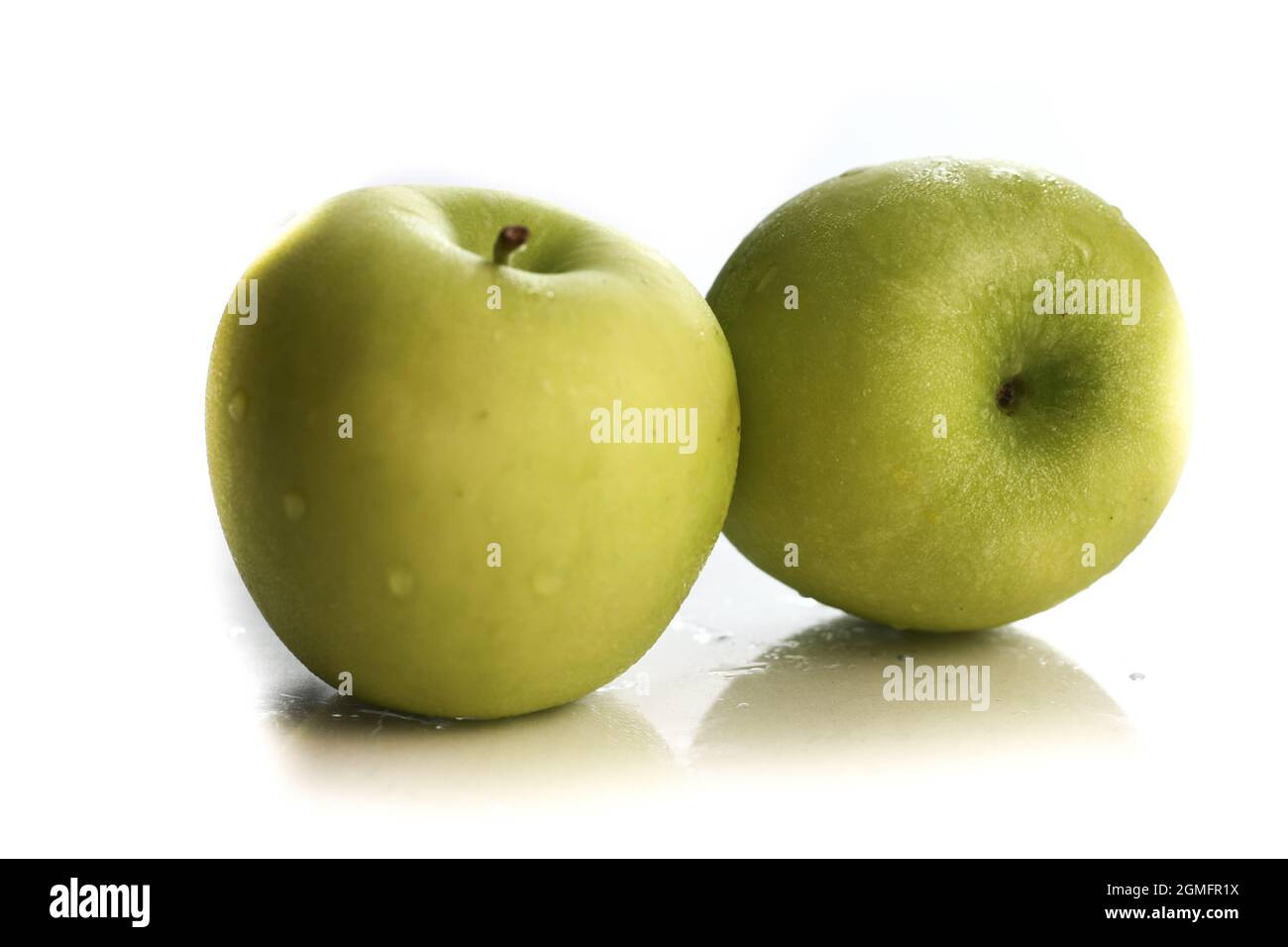 Green apple isolated on a white background Stock Photo - Alamy