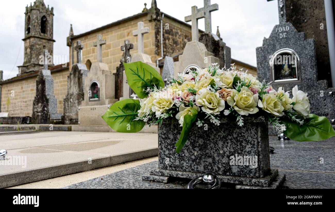 Headstone highgate cemetery hi-res stock photography and images - Alamy
